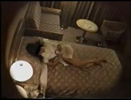 【覗き動画】ホテルの部屋のCAが、ベッドでオナニーを･･･