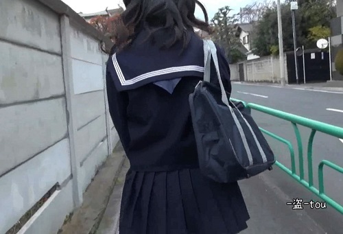 盗-tou-作品10女子校生　スカート　