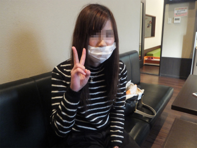 激カワ本物女子高生♡靴下プレゼント付き「ブーツでニーハイ汗ビチャビチャですよ」18歳さきちゃん街撮り足フェチ写