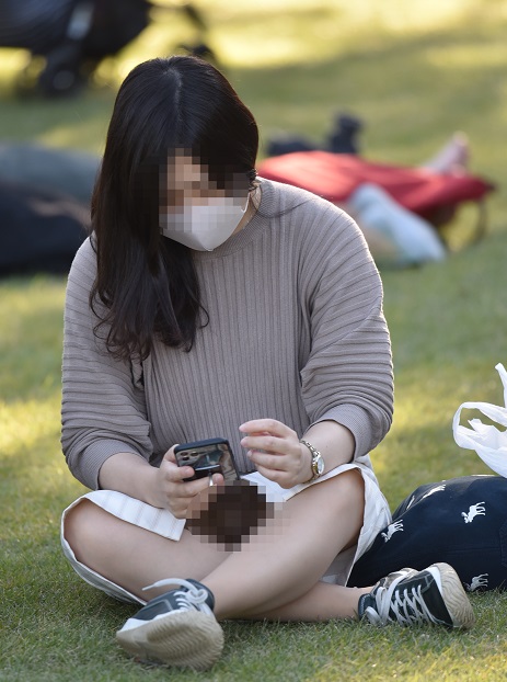 お姉さんのお座りシリーズ28