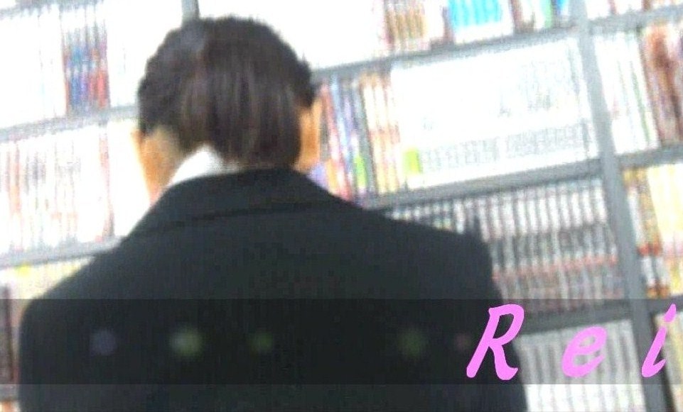 立ち読みしてる就職活動中?の女子大生を逆さ撮り【パンチラ動画】Rei 04 05 07とghostセット販売