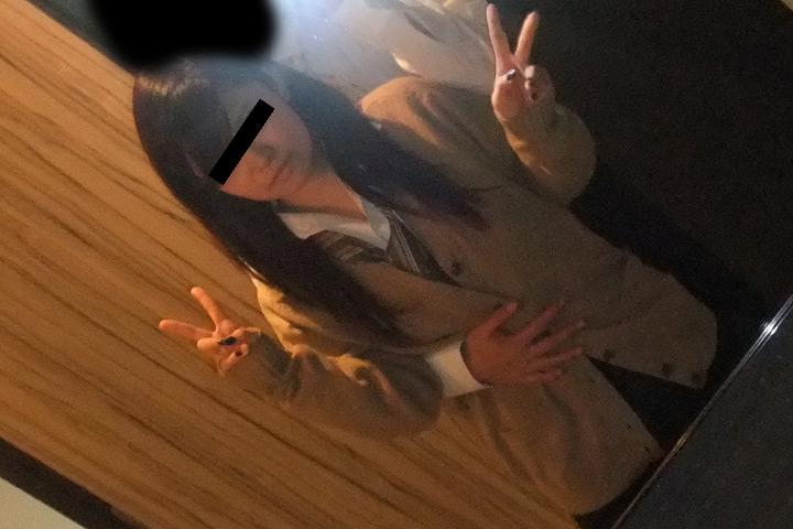 小さな女の子に強い関心がある中年男に股を開いてくれた優しい制服女子高生【個人撮影】