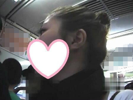 電車で若い女の子が痴漢されている瞬間10【動画】