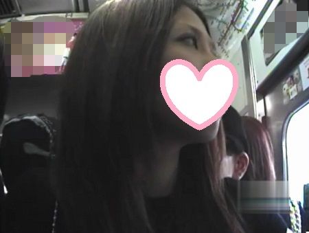 電車で若い女の子が痴漢されている瞬間11【動画】