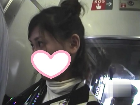電車で若い女の子が痴漢されている瞬間8【動画】