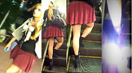 逆さ撮り・撮影者目線38(金髪白人さんのスカートの中・スケスケP激写の瞬間！)