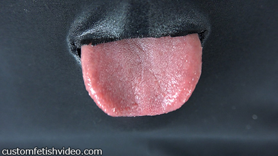 エロく動く女性の舌　吐息を出しながら舐めるf835