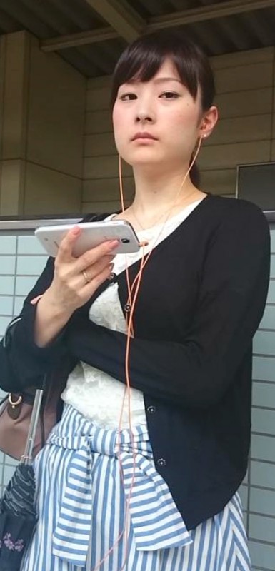 【限定10セット!】激エロ薄い黒ストッキングお姉さんをスカートめくりで純白パンティ透け透け!!