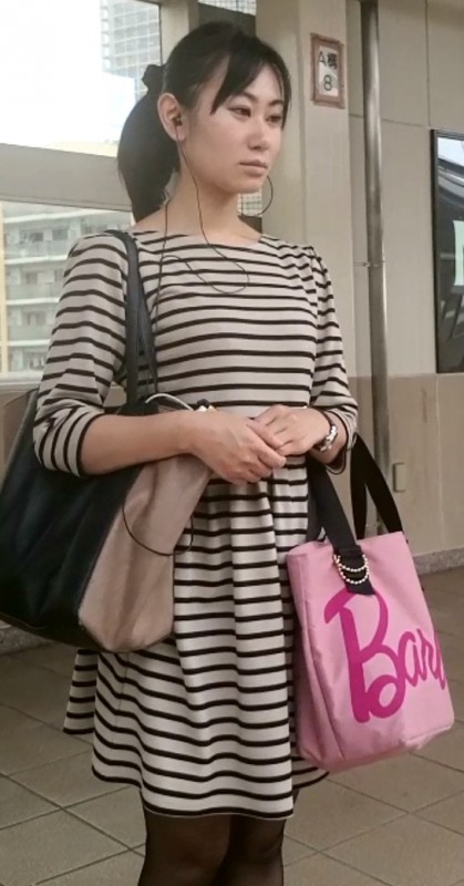 【限定10セット!】超SSS級美女をスカートめくりででパンティ丸見え!!(撮影バレ)