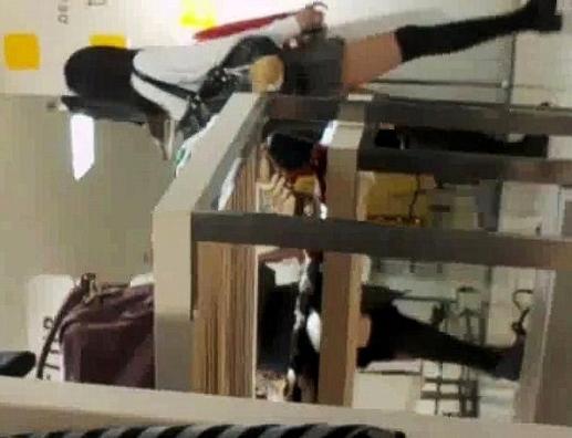 女子校生を逆さ撮りピンクのパンチュ友達とお買い物【高画質動画】07と05セット販売