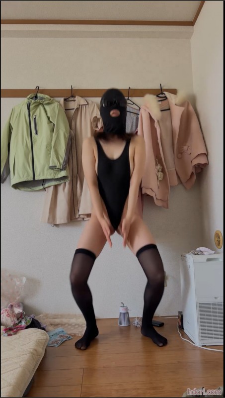 全頭マスクでガニ股AV
