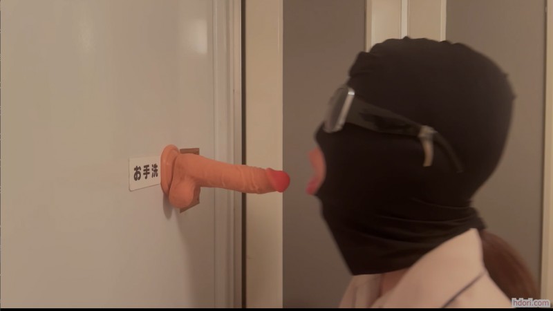 ひょっとこフェラでチンポにしゃぶりつく女