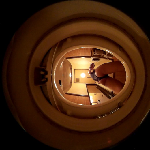 [実験]スクール水着でトイレに座る（360度カメラ）【マニアック・フェチ動画】