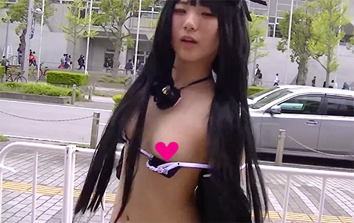 【おっぱい】コスプレイヤーが有名コスプレイベントで水着がずれておっぱい出ちゃったハプニング vol.1