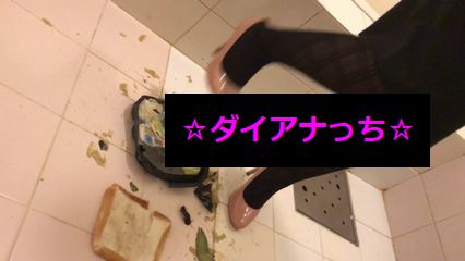 クラッシュ動画　食べ物の踏み潰し【ピンクエナメルパンプス】カメラ①