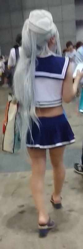 夏の蒸れ群れ某コスプレイベント会場3 スカートの中盗撮