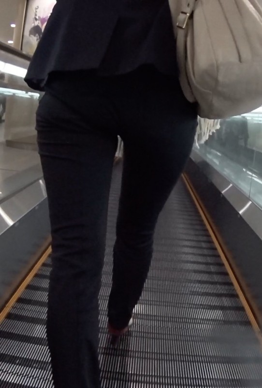 パンツスーツなOLさん14