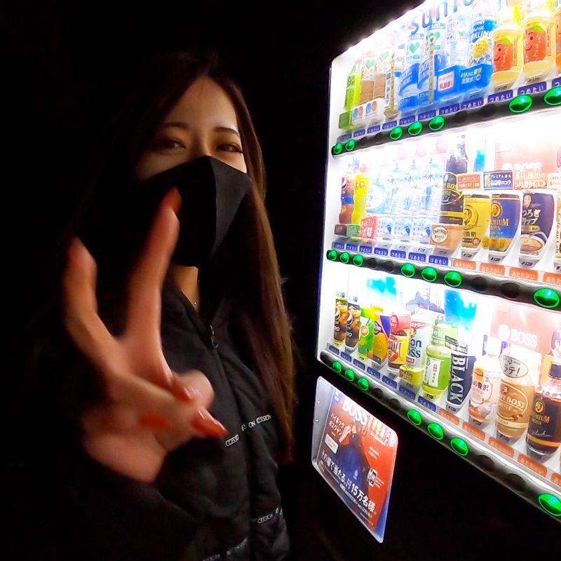 美人JDに真冬の野外で手コキ抜きしてもらってドピュドピュ大量射精