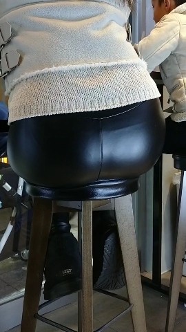 迫力のある黒レザーデカ尻お姉さん セット