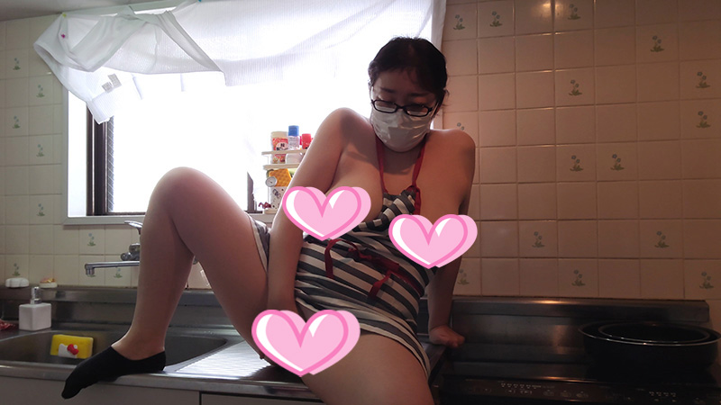 &#10084;愛華の自撮りオナニー&#10084;料理を作る前にムラムラした人妻が裸エプロンでオナニー
