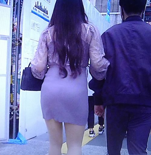 超セクシー系の極エロ美女が極薄タイトスカート履いて美巨尻モッコリさせて歩いてるよ