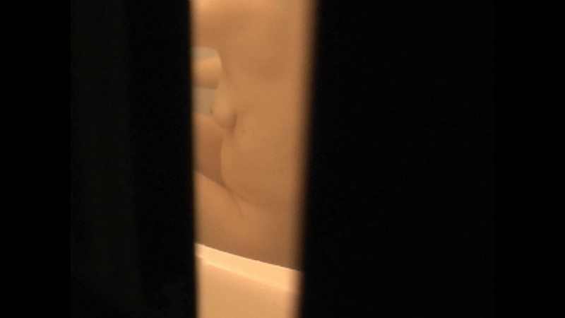 【民家〇撮】30代主婦　窓の隙間からお風呂を激写