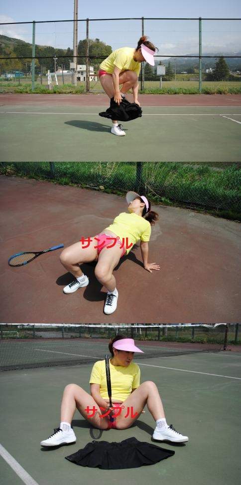 テニスコートで露出プレイ