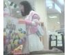 ゲームセンターで遊ぶ女の子脚を思いっきり開いてくれました【パンチラ動画】花色木綿 ０５〜１２と１０１セット販売