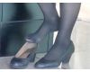 すごく脚の綺麗な受付嬢OLのパンプス脱ぎ　黒パンストのつま先と足裏