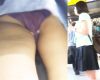 [★新作][★顔出し]パンチラ盗撮 女子大生 紫色パンツに接近 ナプキン付き