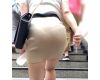《ブランドBAGで隠そうがエッロいTラインが見えてしまうセレブお姉さんのミニスカ》