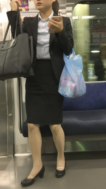 【セット販売】電車内の仕事帰りの無防備な新入女子社員 ダウンロード