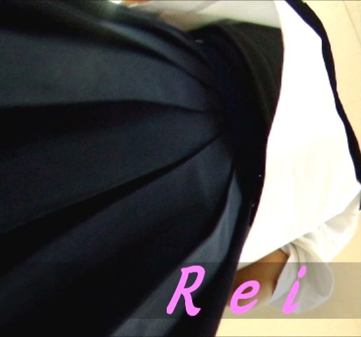 立ち読み中の女の子を逆さ撮り重ね履きでハミパンしてますｗ【パンチラ動画】Rei 09 gallery photo 2