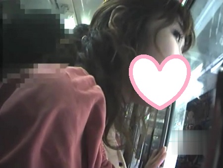 電車で若い女の子が痴漢されている瞬間6【動画】