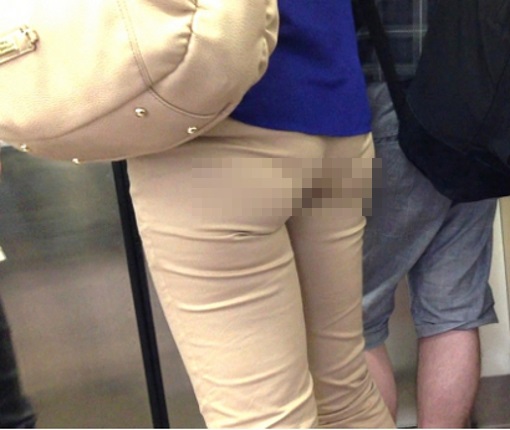 ロン爺のピタパン女がゆく　食い込み彼女を電車で密着 gallery photo 3
