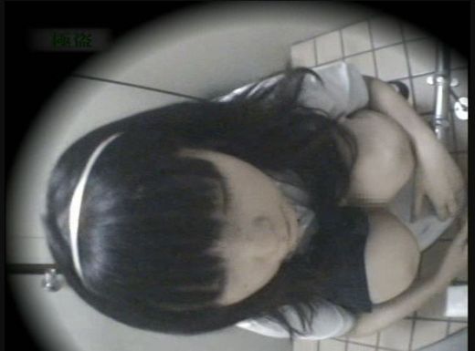 こっそりトイレでオナニーする女子●生達。　06 gallery photo 2