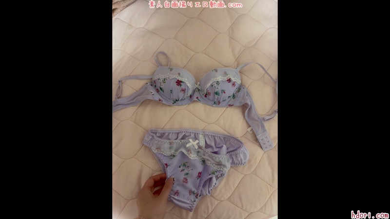 初めて自撮りで今日身に着けてたパンツとブラジャー撮影したよ