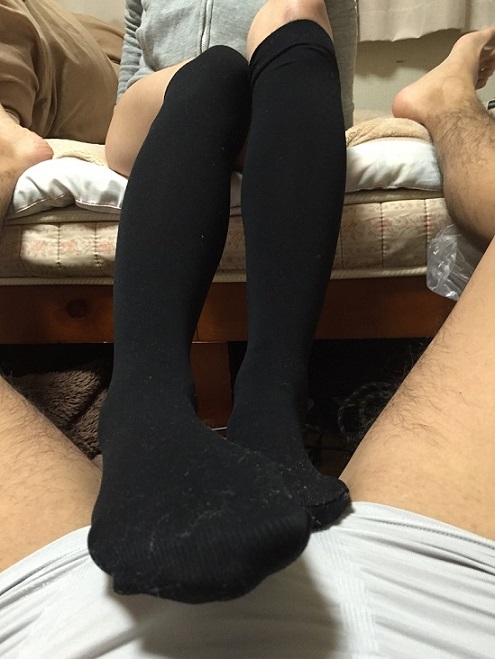 ニーハイ足コキ 