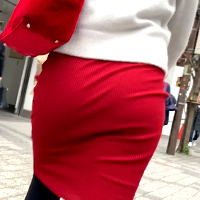 【通スピ＆スロー】真っ赤なタイトスカートの着衣お尻様が街で大注目！