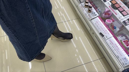 【4K動画】同僚OLの卑猥すぎる黒ストッキング美脚総集編 