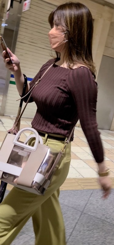 Gcolle タイトニットで溢れる爆乳美女!乳揺れる魅力感! 993342