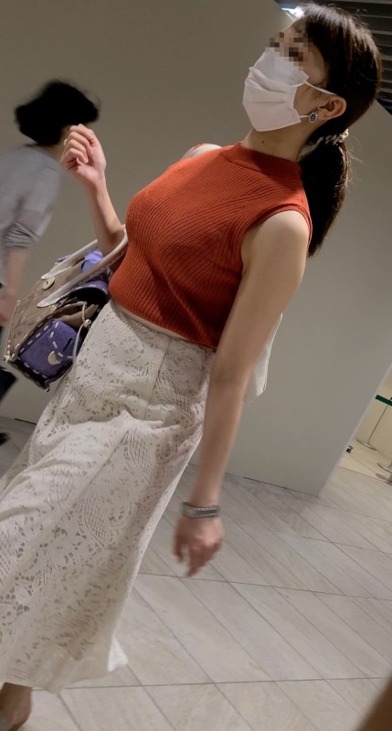 Gcolle 大人の色気！肉感爆乳美貌なお姉様のノースリーブで溢れだす爆乳のお遊び！ 989255