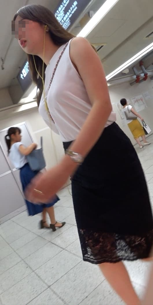Gcolle スーパーモデル級美女！超揺らす爆乳Gカップをパイスラッシュで刺激的アピールな超美人お姉様！ 990553
