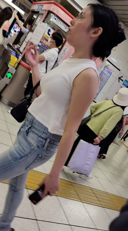 Gcolle 揺れまくる巨乳キャバ嬢の谷間ボインが溢れでる！ gensen277.mp4 990551