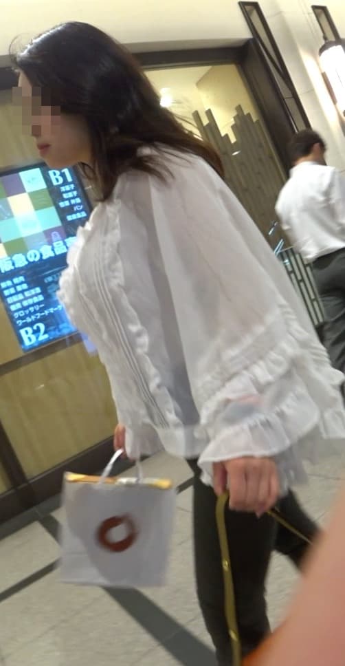 超絶ミサイルHカップ豪乳の特特SSランクの女子アナ級美貌なロケット豪乳美女！