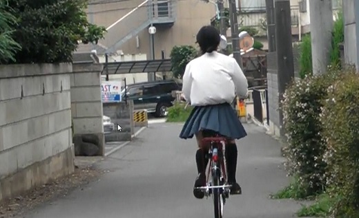 自転車パンチラ訳してチャリチラ！番外編13 gallery photo 1