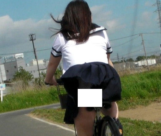 自転車パンチラ訳してチャリチラ！ぽちゃ爆風編 gallery photo 3