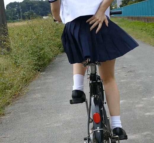 自転車パンチラ訳してチャリチラ！高画質編　?36 gallery photo 2