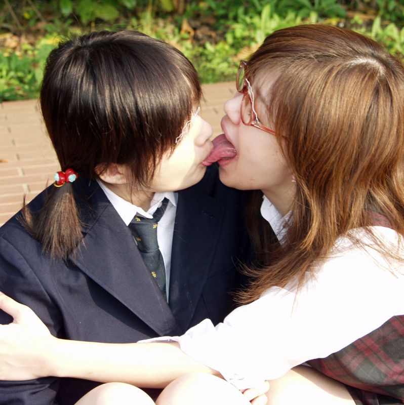 Gcolle ◆素人投稿動画 経験人数一人の清楚な女子大生さんに露出とレズと生ハメ3Pを教えてあげました 【Part.01：公園でベロチューし HEAVEN108_saki_youko_01.mp4 984017