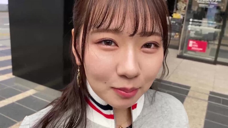 20歳Gカップ巨乳のおっとりさん下着からこぼれるおっぱい。